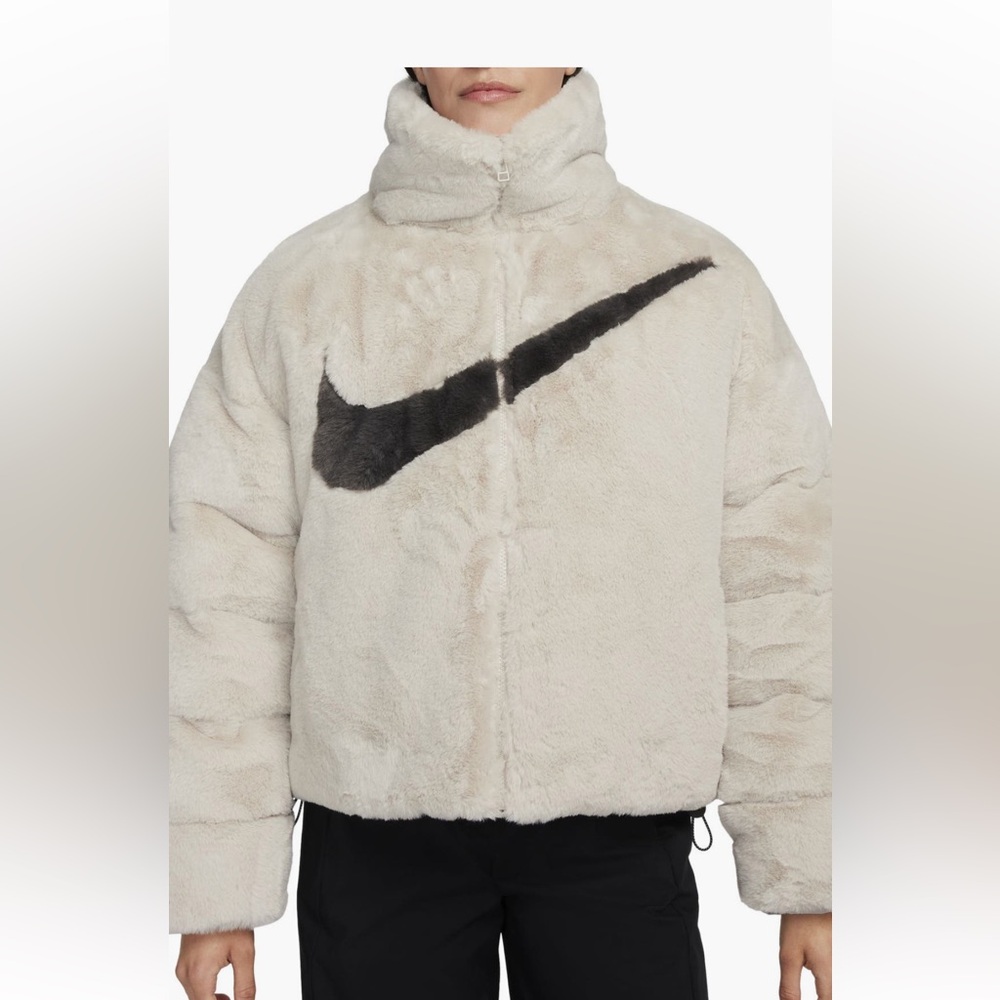Womens EUC Nike oversized faux fur puffer Medium